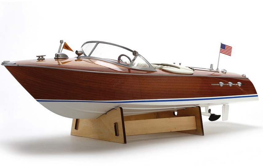 Bateau RC Volere 22 sur support technic hobby lausanne